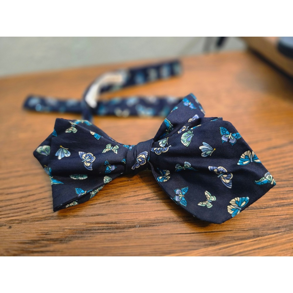 Carrot & Gibbs Navy Blue Silk Butterfly Diamond Point Bow Tie Handmade 2 1/4"
